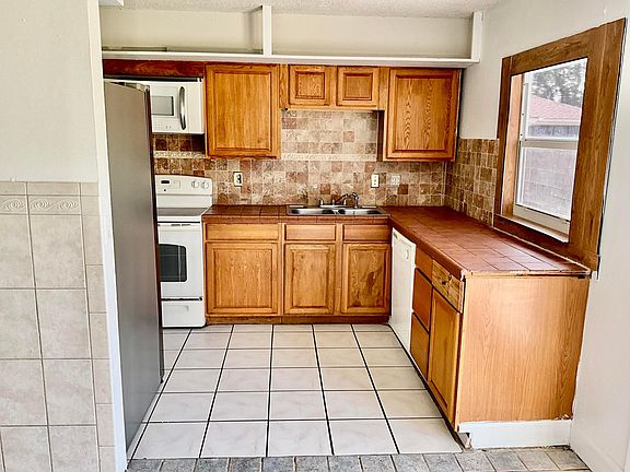 5th image of 552 SE Volkerts Terrace