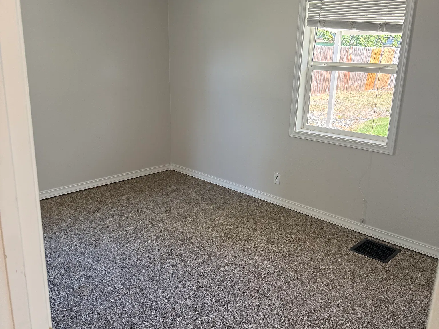 1106 Cedar Ave — Photo 4