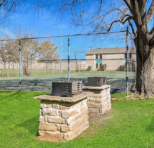 601 Bellaire Dr — Photo 5