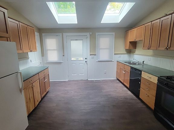 3rd image of 927 N Highland Ave