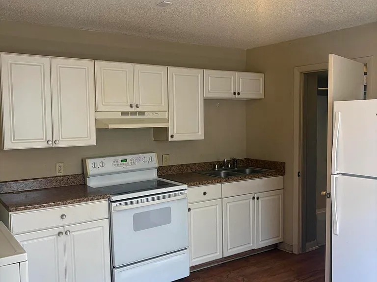 52 Diamond Ave — Photo 5