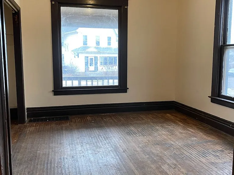 162 S High St — Photo 7