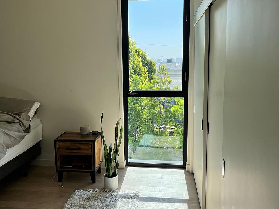 1st image of 810 Ashland Ave #206