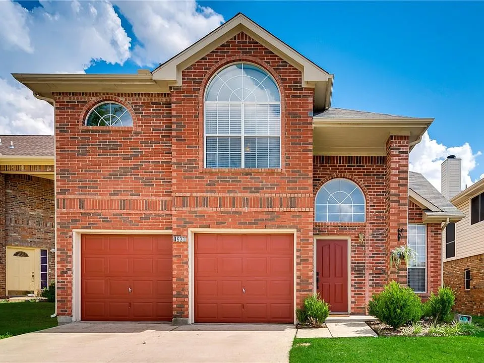 1208 Canoe Ln