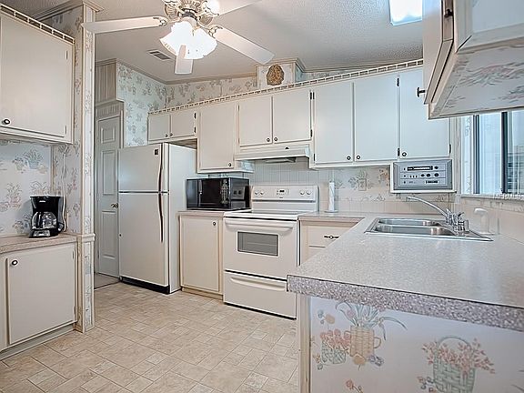 4th image of 723 Royal Palm Ave