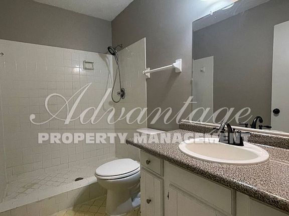 3rd image of 6756 Starkenburg Ln