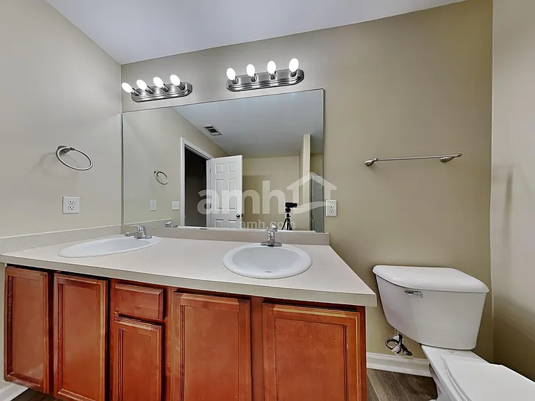 38 Lake Shore Blvd — Photo 11