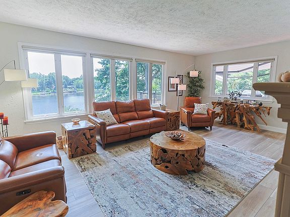 4th image of 10098 Jefferson Rd