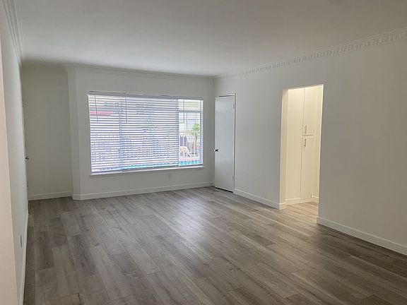 5th image of 8253 Norton Ave #4