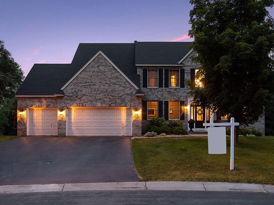 1st image of 895 Woodcliff Ct