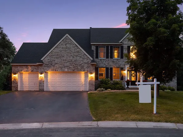 895 Woodcliff Ct, Eagan, MN 55123