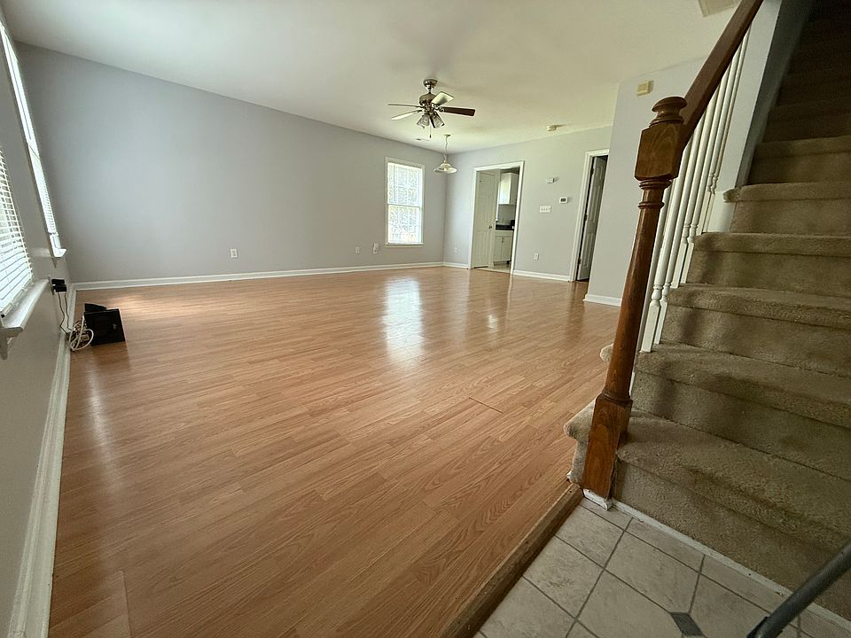 Living Room Area 720B Edwards St.