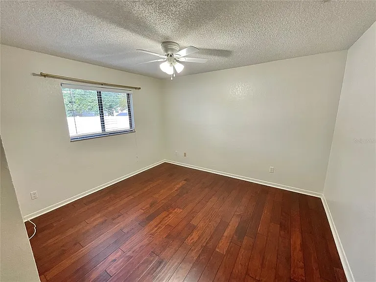 1349 Hillside Dr — Photo 17