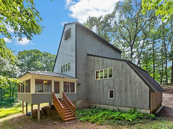 4th image of 14 Pine Knoll Drive