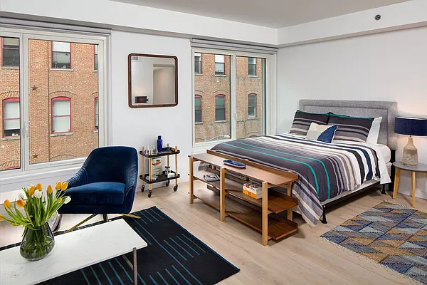 Rented by Lisa Management | media 40