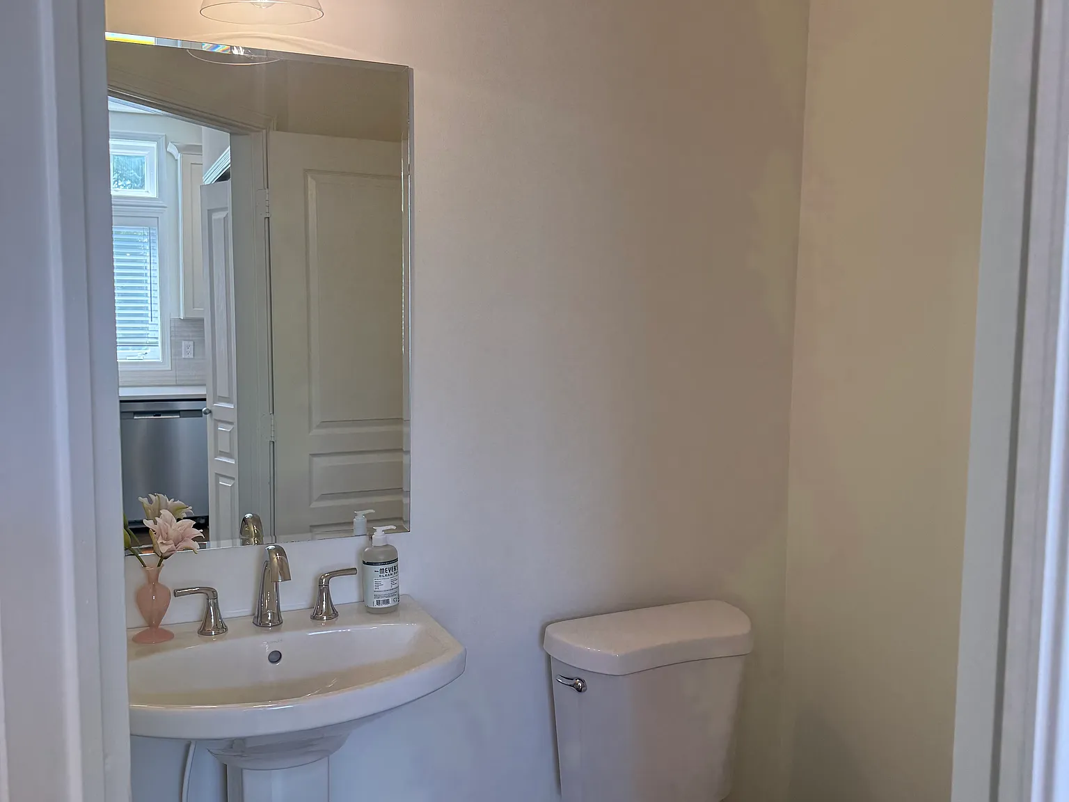 2 bed, 2.5 bath, 1830 sqft, $2,500 — Photo 4
