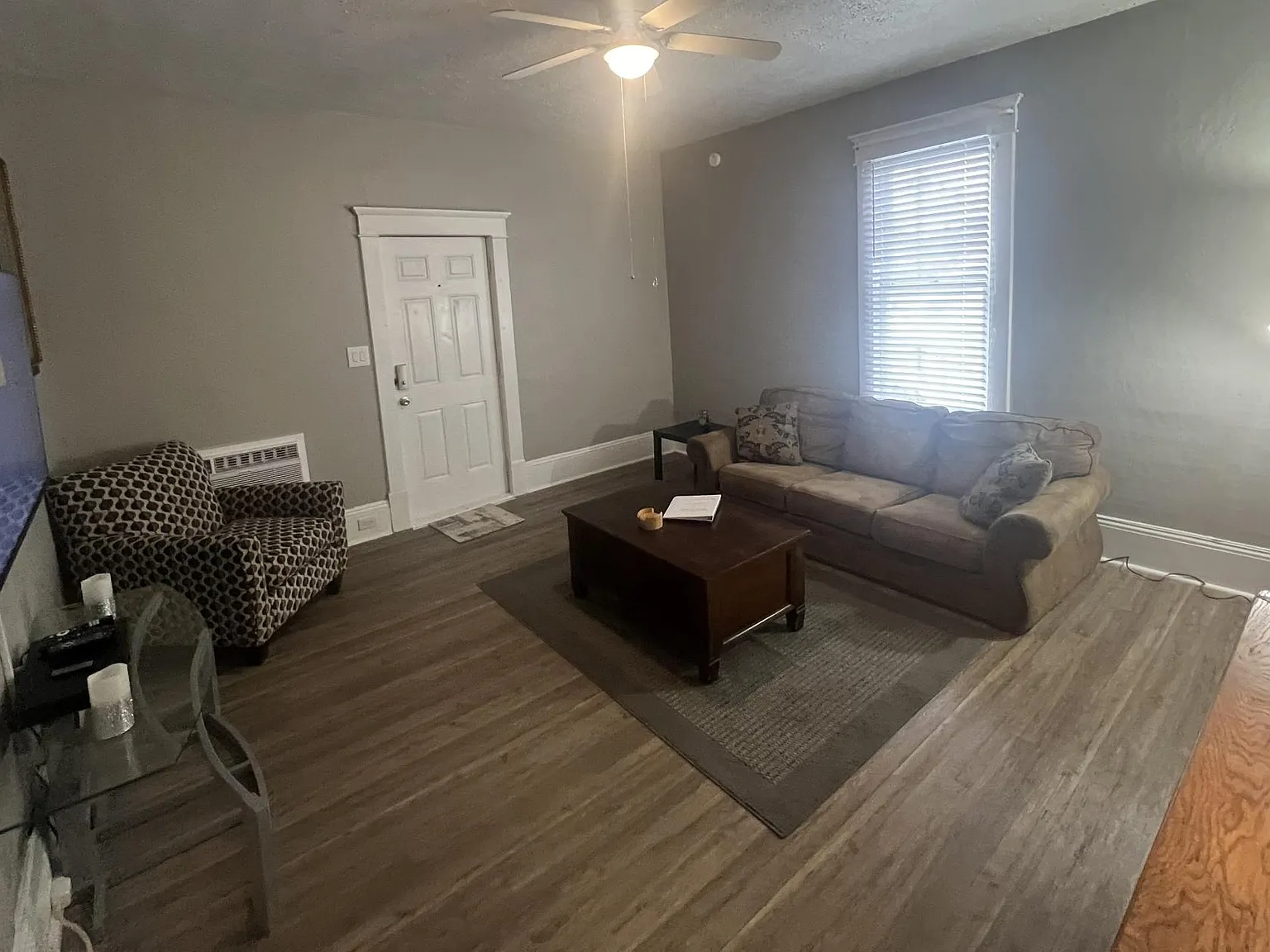 1 bed, 900 sqft, $1,200 — Photo 3