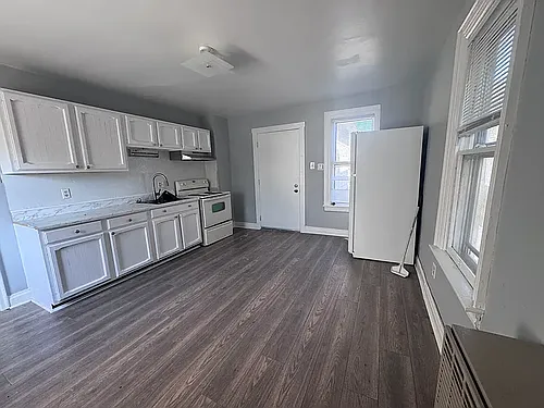 312 E Middle St #4 Photo 1