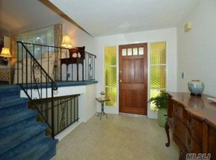 2 Dolphin Ln, Northport, NY 11768