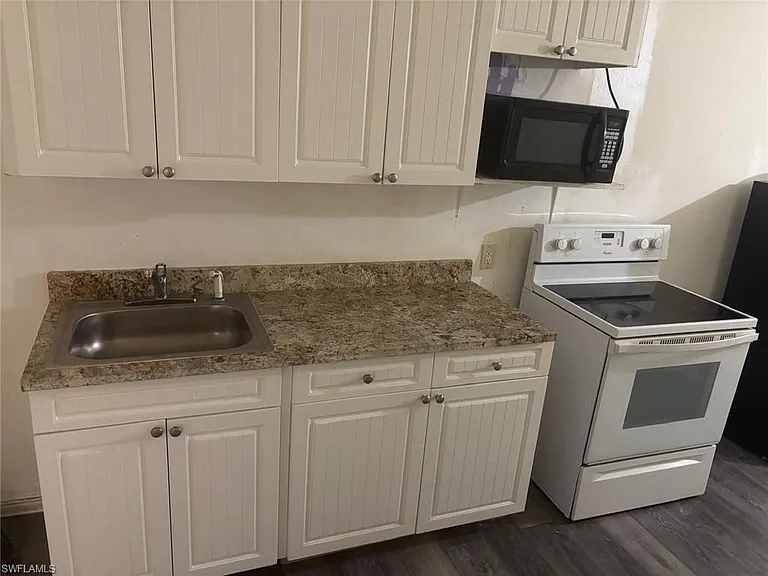 923 Sunrise Blvd — Photo 1