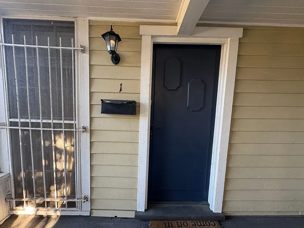 Building Photo - 1020 Adams St #1