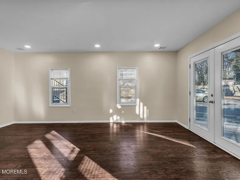 148 Dewitt Ave — Photo 20