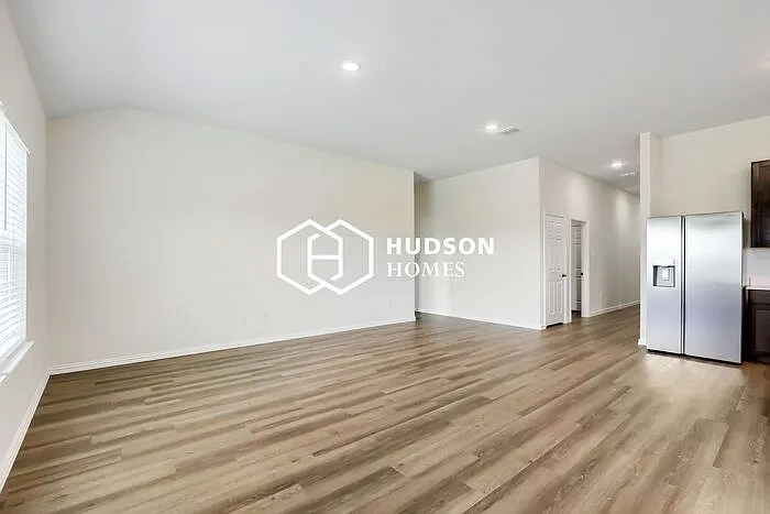 3 bed, 2.0 bath, 1600 sqft, $1,699 — Photo 2