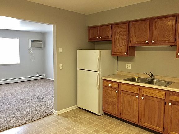 3rd image of 2323 30th St SW APT 204