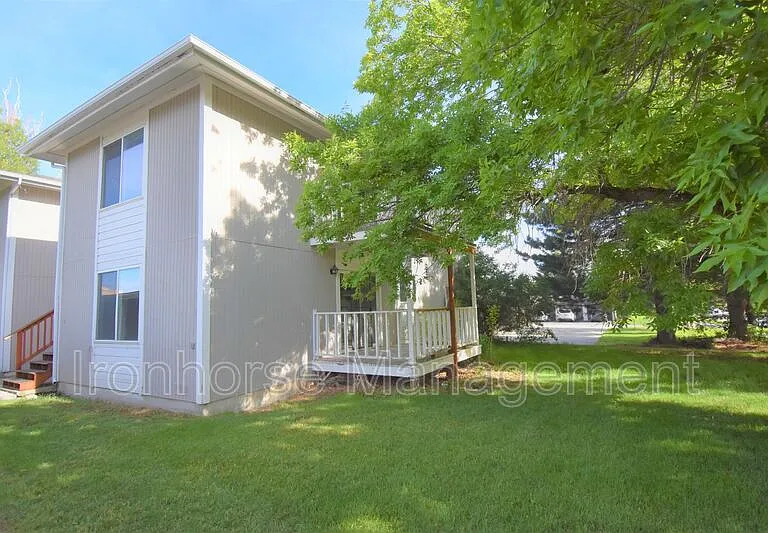 515 S 15th Ave #A — Photo 1