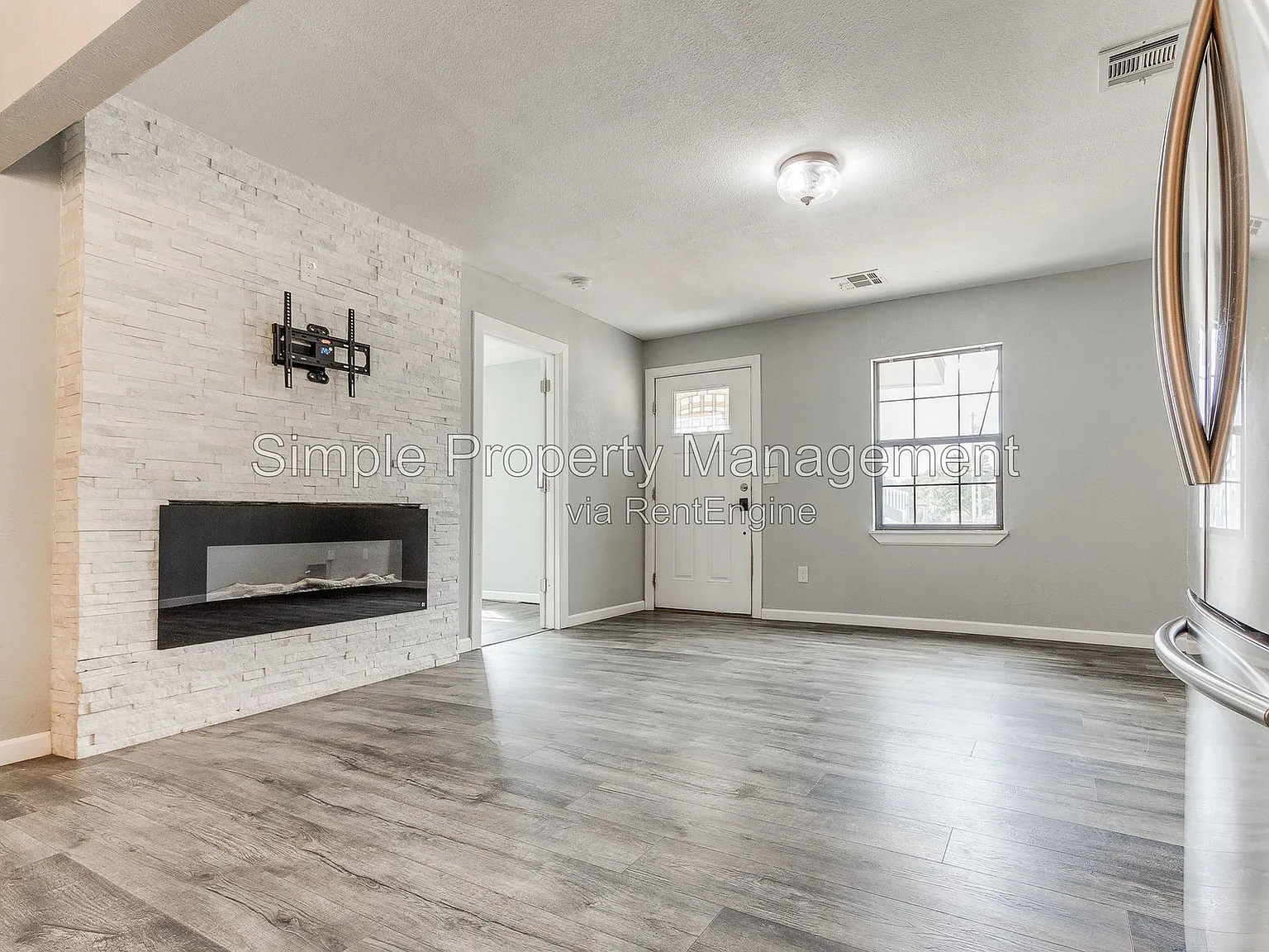 3 bed, 2.0 bath, 1108 sqft, $1,700 — Photo 2