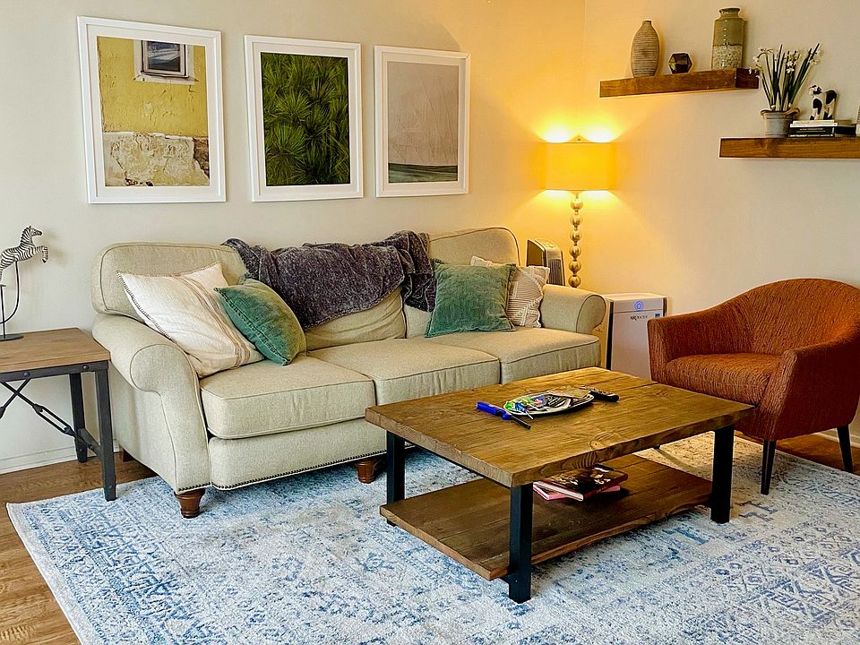 Main living room with large tv