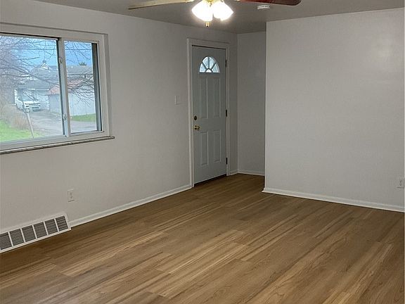 3rd image of 214 Erwin Pl