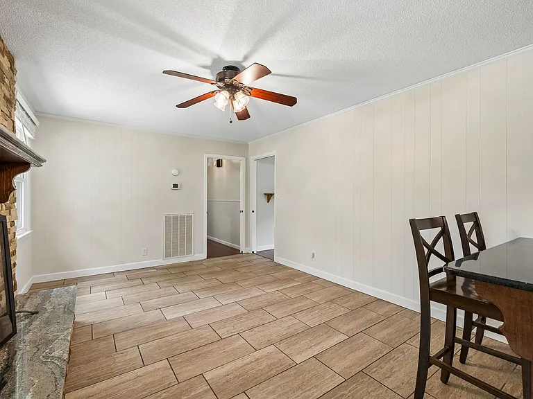 1810 Theresa Dr — Photo 12