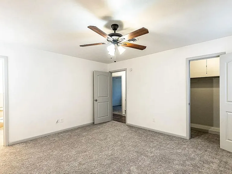 5426 43rd St — Photo 39