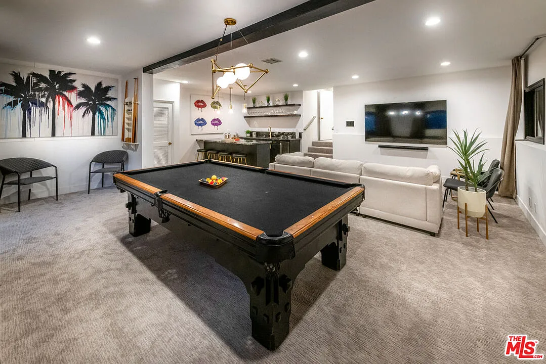 6 bed, 4.5 bath, 4197 sqft, $19,500 — Photo 3