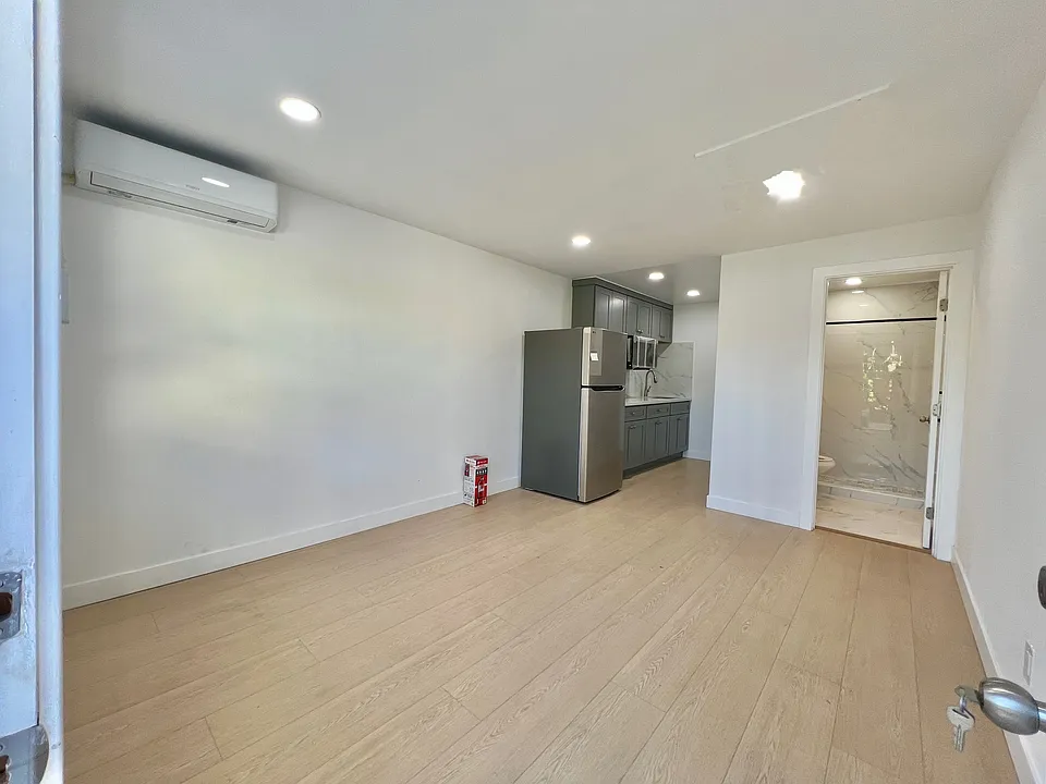 167 N 7th St