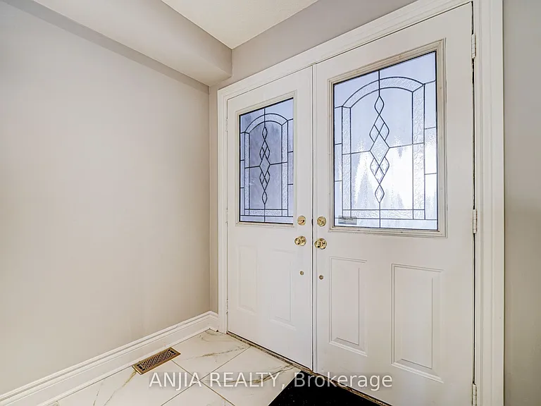 146 Billingsley Cres — Photo 4