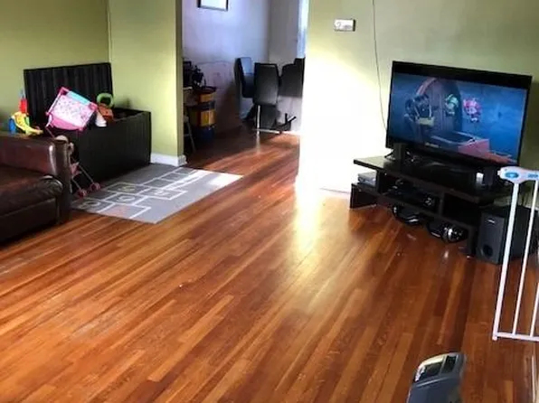 8977 Springfield Blvd, Queens Village, NY 11427