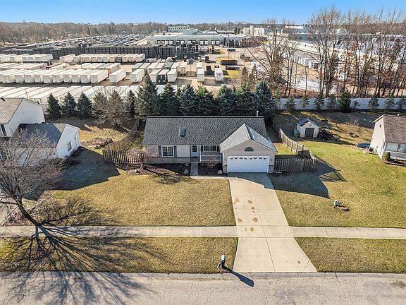 3rd image of 286 Riverwood Dr