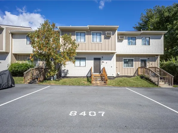 8407 Chelsea Cove N, Hopewell Junction, NY 12533
