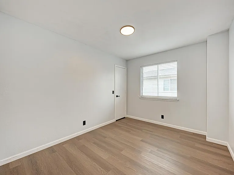 125 Holland St — Photo 32