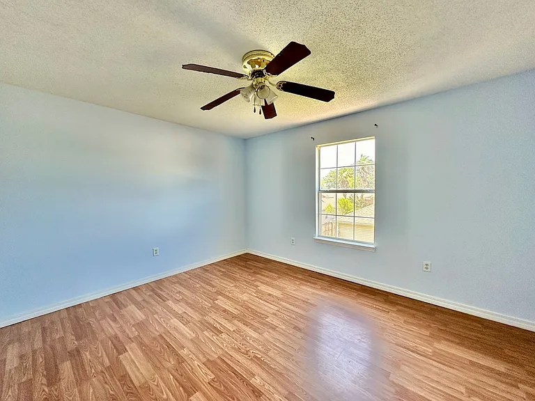 1828 Whispering Oaks Ln #1 — Photo 4