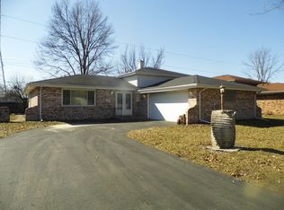 3447 S Manor Dr, Lansing, IL