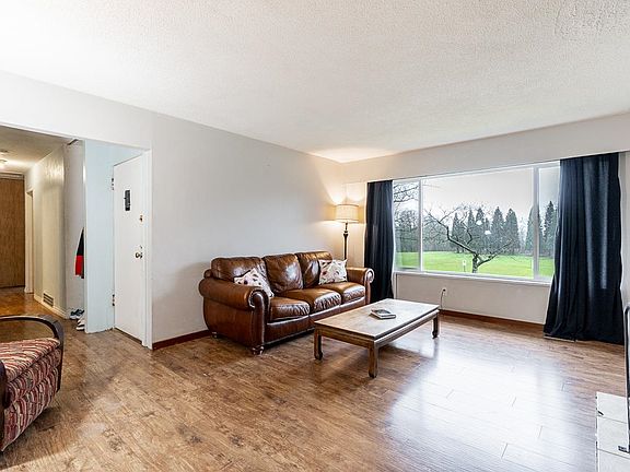 4th image of 15058 Robin Cres