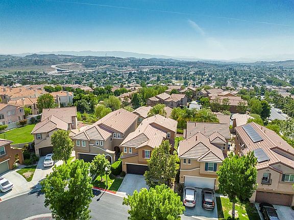3rd image of 27655 Burgundy Crossing Ln