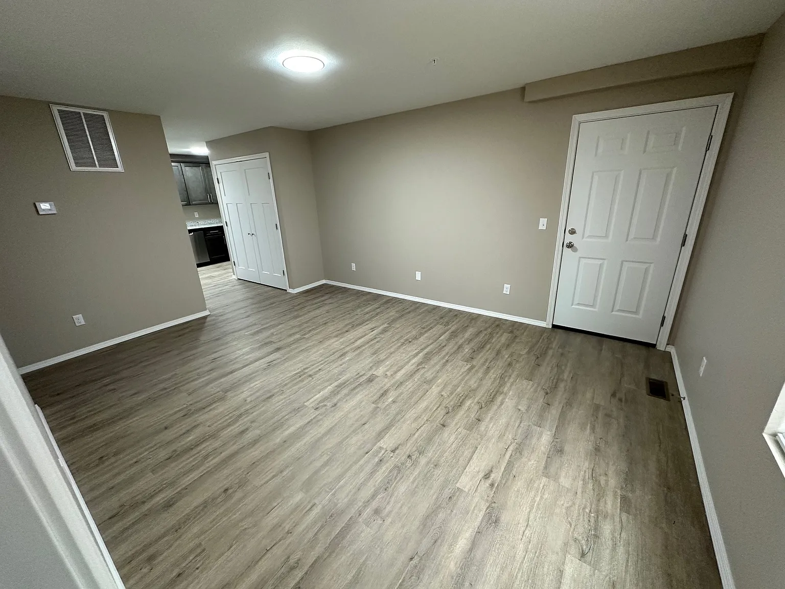 3 bed, $1,100 — Photo 2