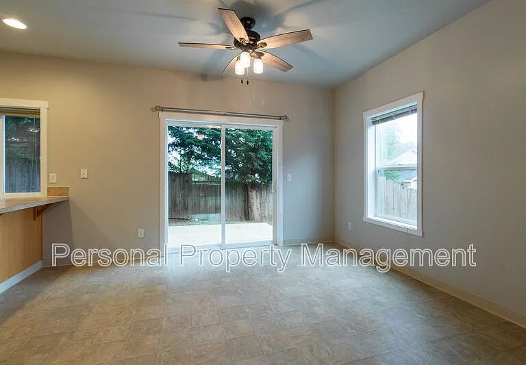 5010 NE 29th Ave — Photo 4