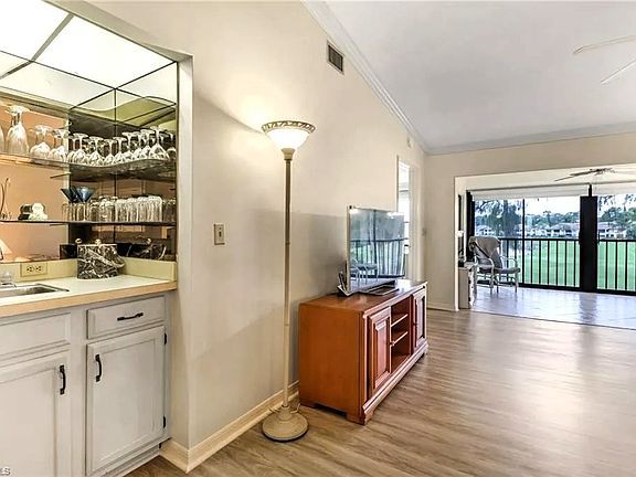 4th image of 120 Foxtail Ct #120