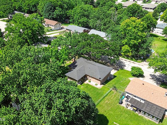 5th image of 131 Valley View Dr