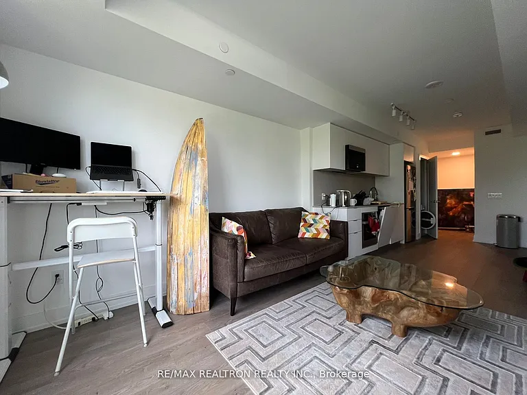 8 Cedarland Dr E #622 — Photo 3